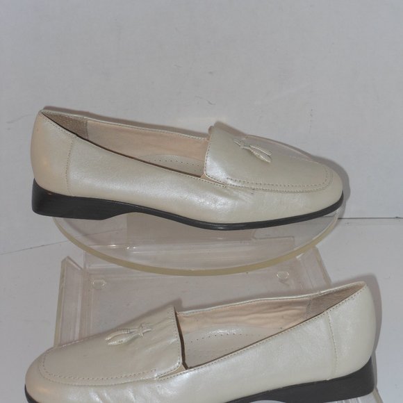 TROTTERS IVORY LOAFERS SIZE 9.5 MEDIUM - Picture 5 of 11